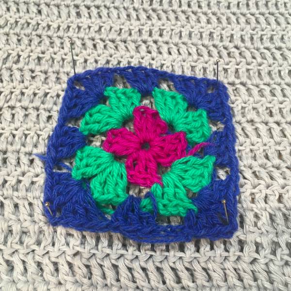 Cómo bloquear Granny Square de Crochet - Blog de Ganchillo